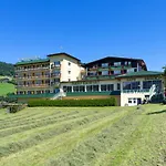 Harfenwirt #ski-in Ski-out Hotel