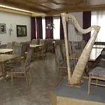 Harfenwirt #ski-in Ski-out Hotel 3*